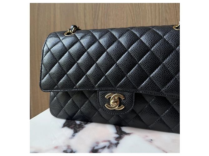 Timeless Bolsa Chanel Classic Double Flap Medium Couro Caviar Preto - vista 2