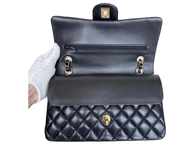 Timeless Chanel Classic Double Flap Medium Pele Cordeiro Preto Ouro - vista 3