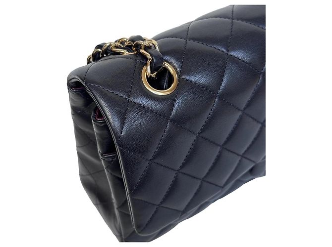 Timeless Mala Chanel Classic Double Flap Medium Pele de Cordeiro Preta - vista 2
