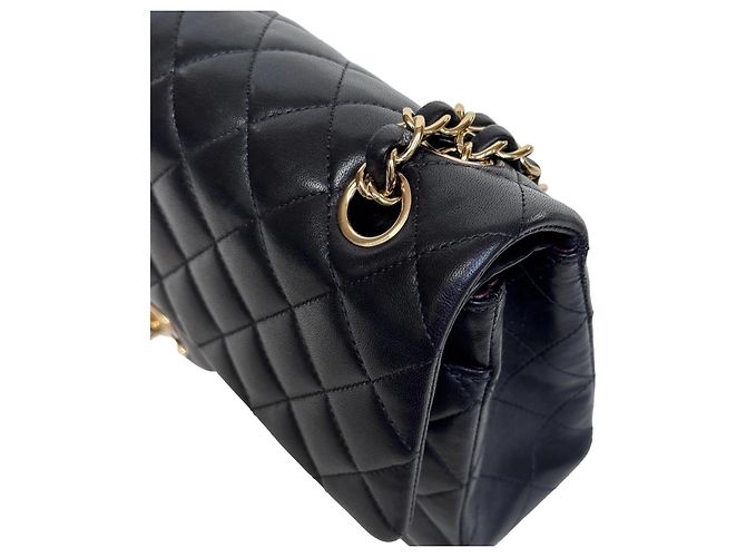Timeless Mala Chanel Classic Double Flap Medium Pele de Cordeiro Preta - vista 3