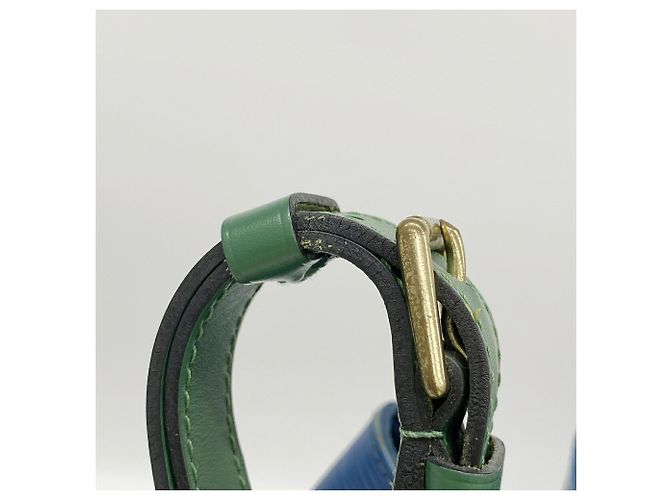 Louis Vuitton Epi Noe Shoulder Bag Blue - view 9