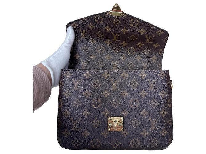 Louis Vuitton Pochette Métis Monogram Canvas - vista 10