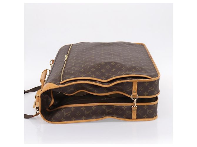 Louis Vuitton Garment Carrier Monogram Canvas Three Hangers Marrom - vista 3