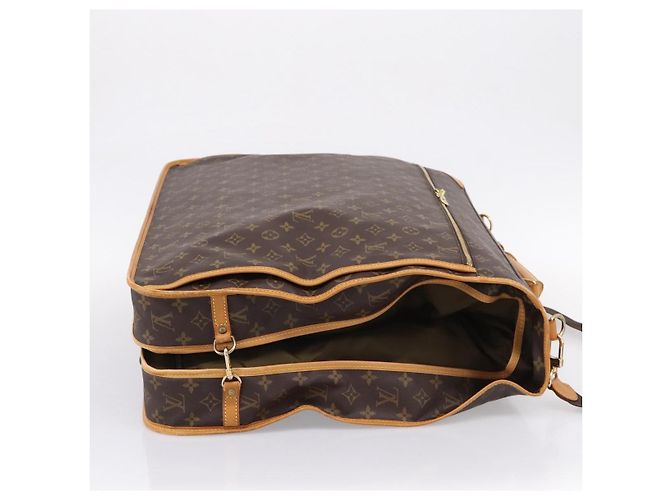 Louis Vuitton Garment Carrier Monogram Canvas Three Hangers Marrom - vista 4