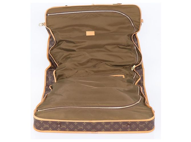Louis Vuitton Garment Carrier Monogram Canvas Three Hangers Marrom - vista 5