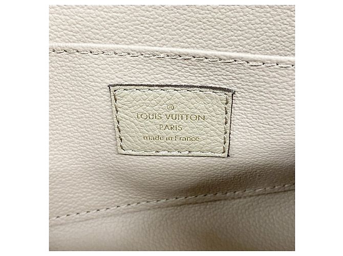 Louis Vuitton Monogram Empreinte Bicolor Pochette Tic Bag/Pouch Beige - vista 5