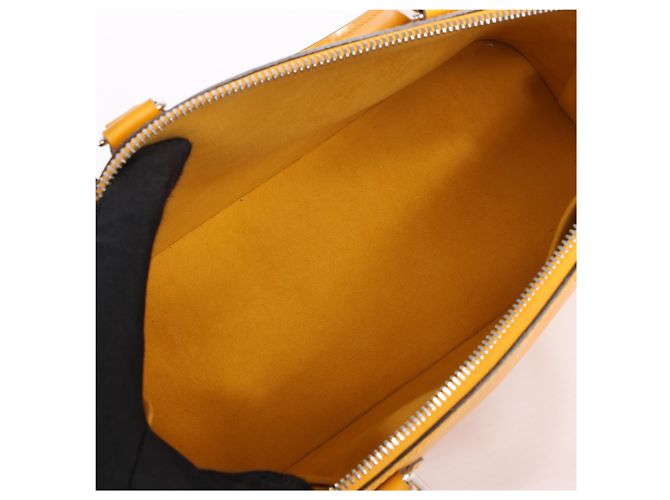 Borsa a mano Louis Vuitton Alma PM in pelle Epi Gialla M52149 Giallo - vista 12