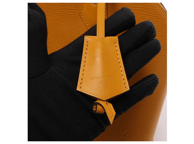 Borsa a mano Louis Vuitton Alma PM in pelle Epi Gialla M52149 Giallo - vista 4