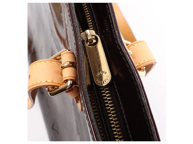 Borsa a spalla Louis Vuitton Brentwood in pelle Vernis, Amarante Purple M91994 - vista 10