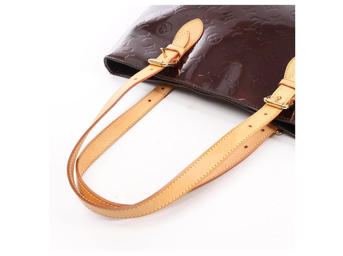 Borsa a spalla Louis Vuitton Brentwood in pelle Vernis, Amarante Purple M91994 - vista 5