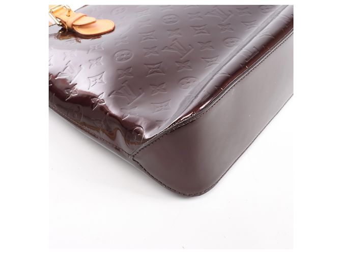 Borsa a spalla Louis Vuitton Brentwood in pelle Vernis, Amarante Purple M91994 - vista 8