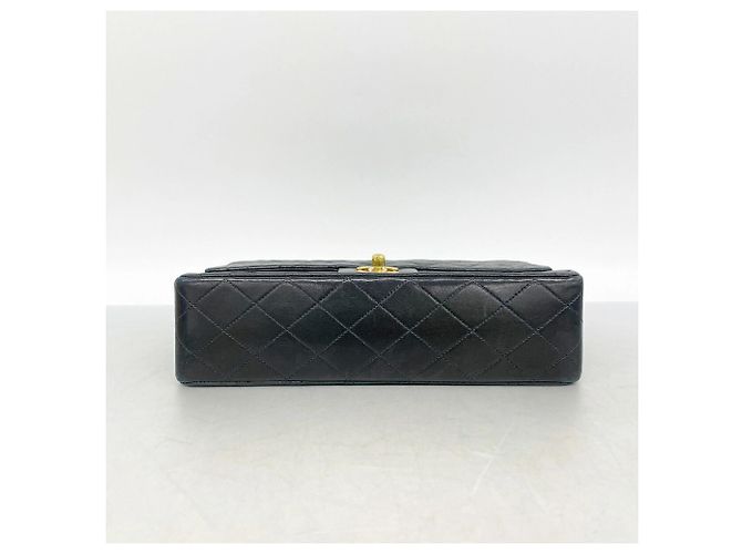 Borsa a tracolla Chanel Matelassé in pelle di agnello nera - vista 3