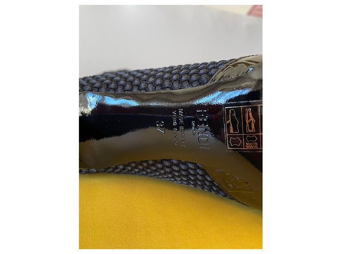 Fendi Stiefel aus schwarzem Stoff - Ansicht 5