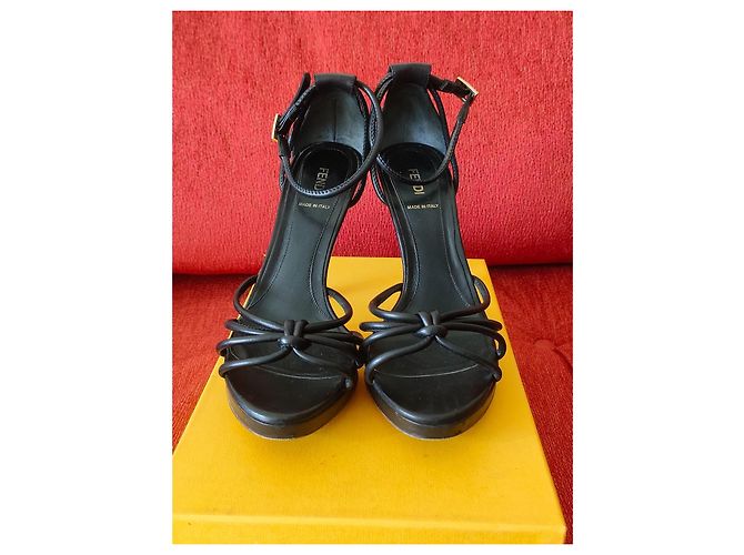 Fendi Absatzsandalen aus schwarzem Leder - Ansicht 11