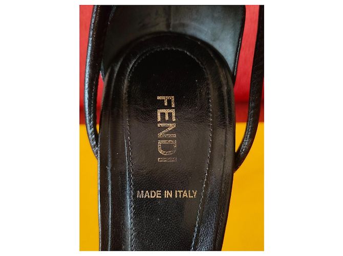 Fendi Absatzsandalen aus schwarzem Leder - Ansicht 5