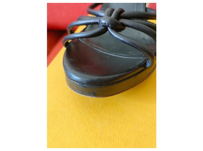 Fendi Absatzsandalen aus schwarzem Leder - Ansicht 6