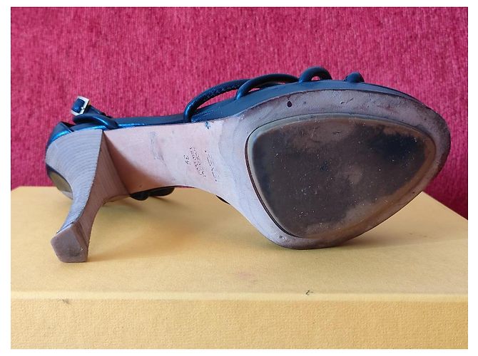 Fendi Absatzsandalen aus schwarzem Leder - Ansicht 8