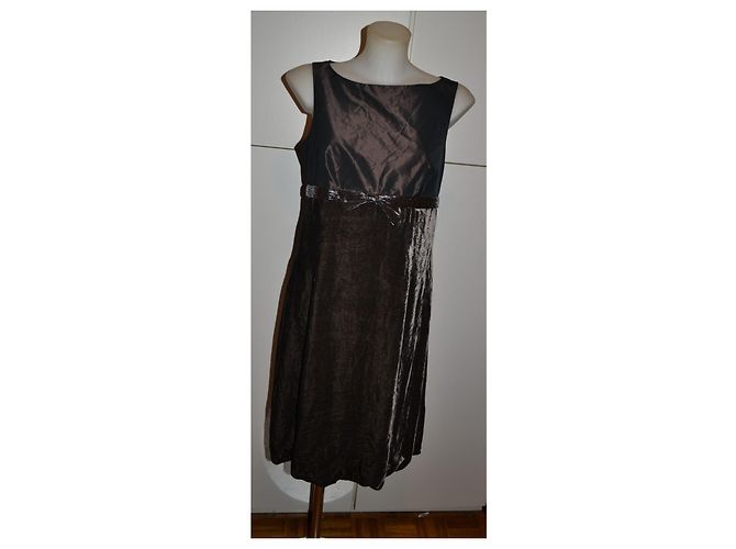 Vestido Max Mara de terciopelo y seda marrón con cinturón joya - vista 2