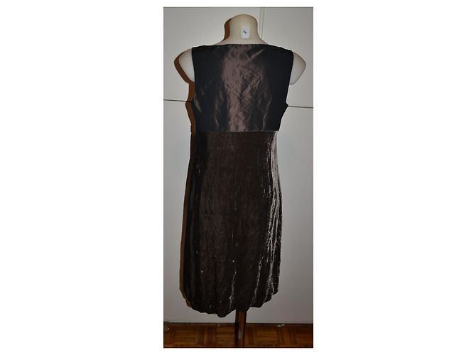 Vestido Max Mara de terciopelo y seda marrón con cinturón joya - vista 5