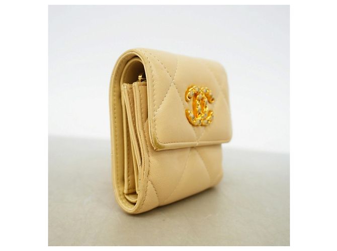 Chanel Tri-fold Portemonnaie aus beigem Lammleder - Ansicht 2