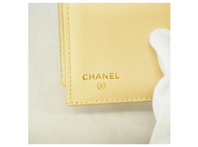 Chanel Tri-fold Portemonnaie aus beigem Lammleder - Ansicht 4
