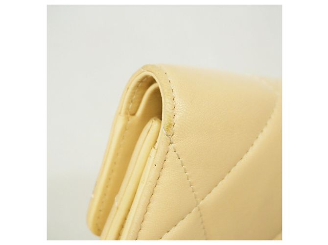 Chanel Tri-fold Portemonnaie aus beigem Lammleder - Ansicht 6