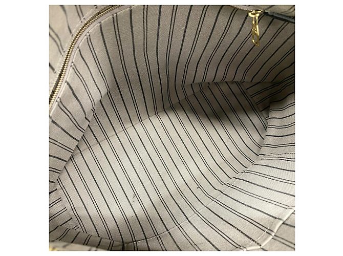Saco Tote Louis Vuitton Monogram Empreinte Bastille MM - vista 4
