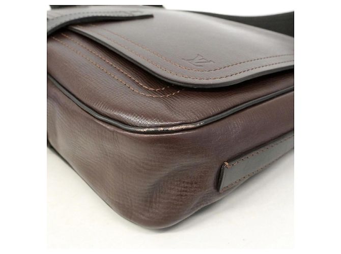 Louis Vuitton Utah Shoulder Bag M92071 - view 6