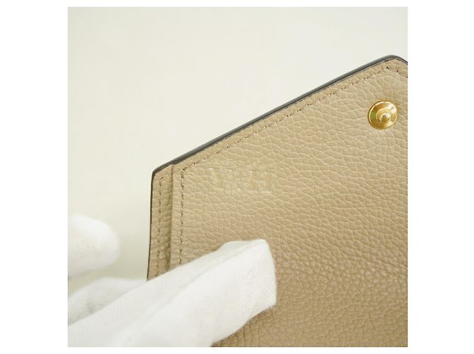 Cartera Tri-fold Louis Vuitton en Tourterelle y Cream Gris Crudo - vista 5