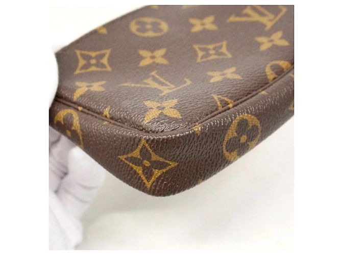 Louis Vuitton Monogram Mini Pochette Accessoires - vue 8