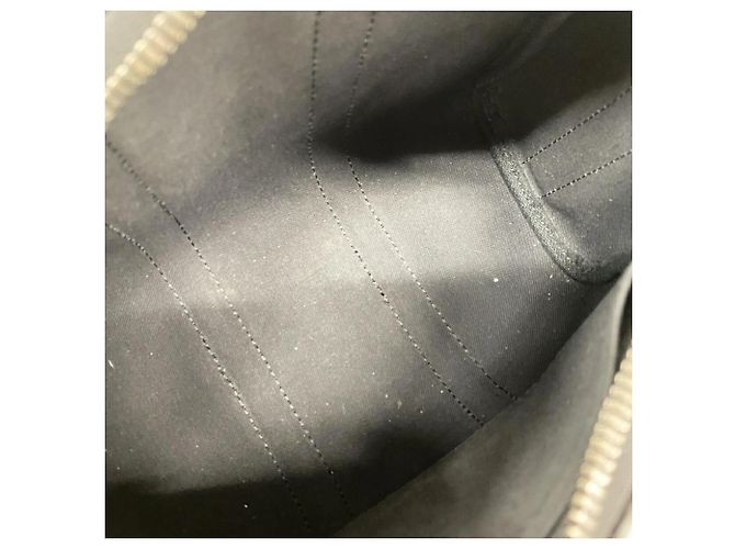 Bolsa Louis Vuitton Monogram Eclipse Reverse Keepall Bandoulière 25 - vista 4
