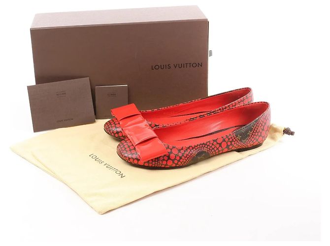 Louis Vuitton x Yayoi Kusama Bow 12 years Leather Polka Dot Ballet Flats in Red x Black, Size 38.5 EU - vista 13
