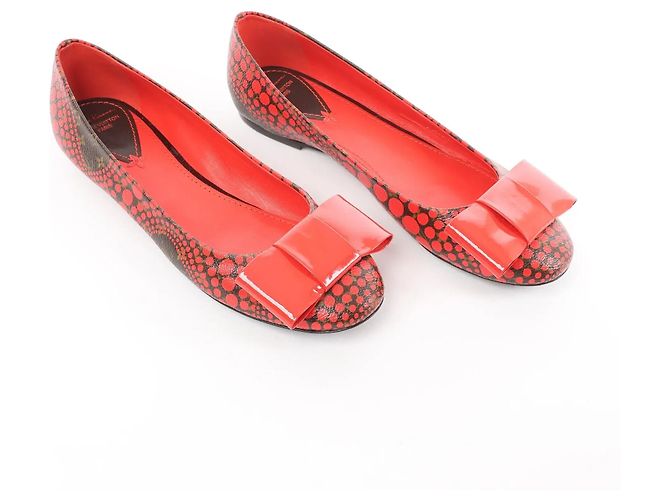 Louis Vuitton x Yayoi Kusama Bow 12 years Leather Polka Dot Ballet Flats in Red x Black, Size 38.5 EU - vista 2