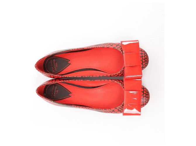 Louis Vuitton x Yayoi Kusama Bow 12 years Leather Polka Dot Ballet Flats in Red x Black, Size 38.5 EU - vista 4