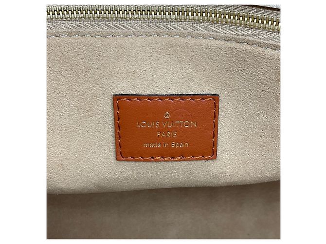 Bolsa Louis Vuitton On My Side MM Taupe / Ivory - vista 10