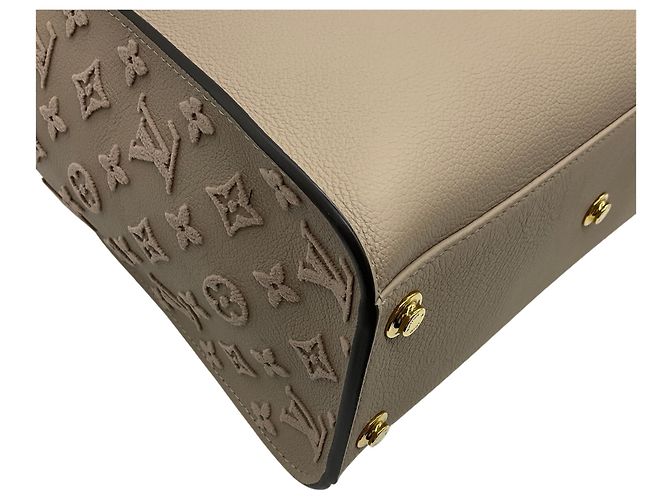 Bolsa Louis Vuitton On My Side MM Taupe / Ivory - vista 7