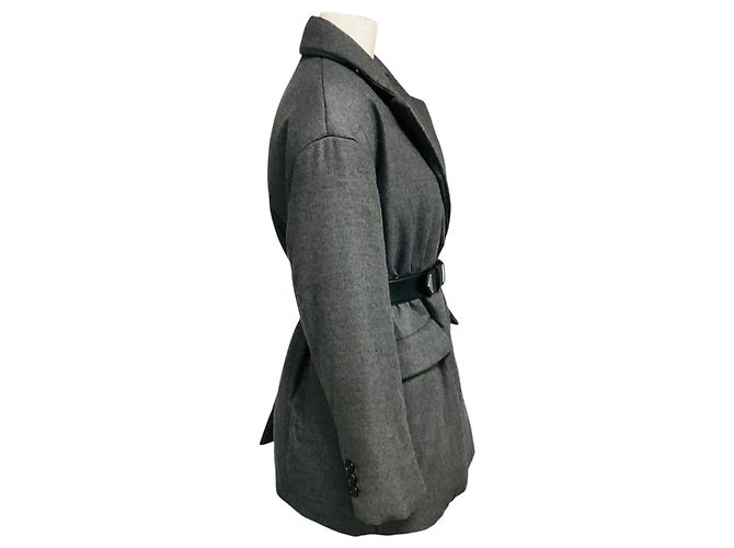 Prada gesteppte Caban-Jacke in Ardesia-Grau, einreihig, mit Gürtel und Logo-Plakette aus Kalbsleder - Ansicht 2