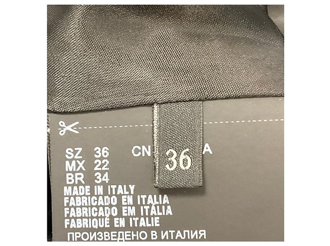 Prada gesteppte Caban-Jacke in Ardesia-Grau, einreihig, mit Gürtel und Logo-Plakette aus Kalbsleder - Ansicht 5