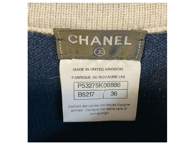 Chanel Airlines Collection 2016 Kaschmir Strickpullover in Marineblau / Grau mit CC-Logo Knöpfen - Ansicht 4