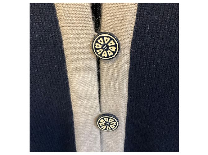 Chanel Airlines Collection 2016 Kaschmir Strickpullover in Marineblau / Grau mit CC-Logo Knöpfen - Ansicht 5