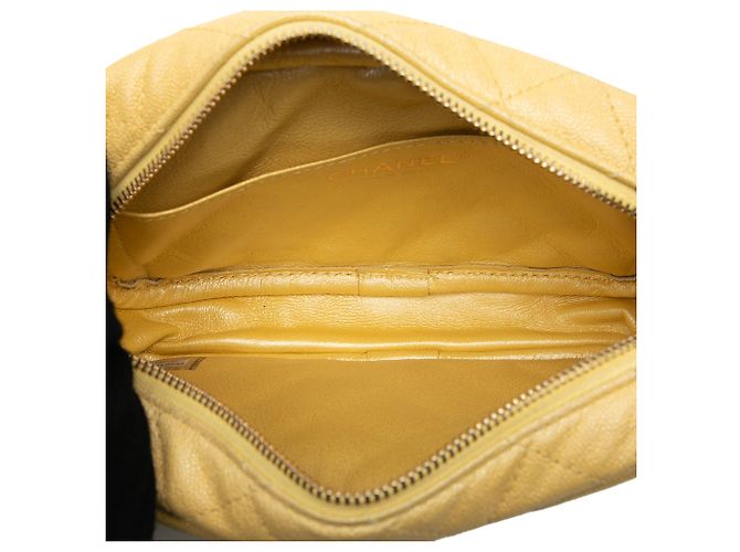 Bolso bandolera Chanel Mini Quilted Iridescent Caviar Camera Case Amarillo - vista 4