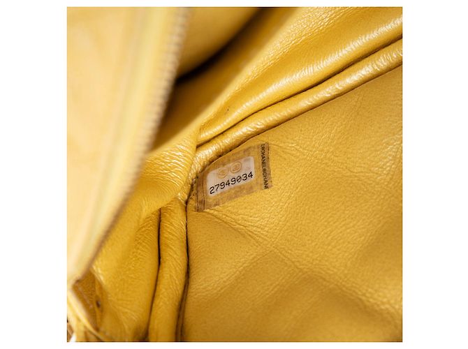 Bolso bandolera Chanel Mini Quilted Iridescent Caviar Camera Case Amarillo - vista 6