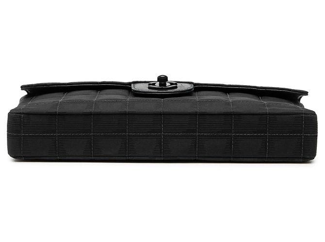 Borsa a tracolla Chanel New Travel Line in nylon nero, modello East West con patta - vista 3