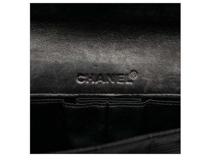 Borsa a tracolla Chanel New Travel Line in nylon nero, modello East West con patta - vista 5