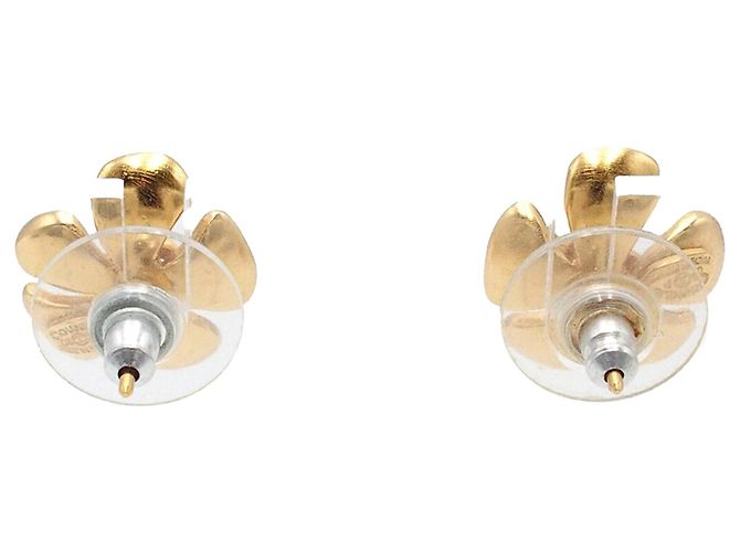 Boucles d'oreilles Chanel CC plaquées or avec fleurs laquées - vue 2