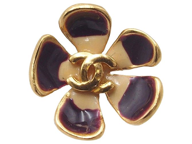 Boucles d'oreilles Chanel CC plaquées or avec fleurs laquées - vue 3