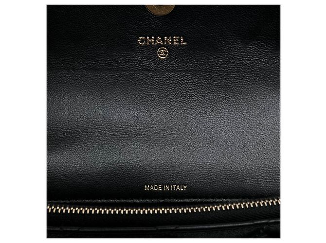 Schwarzer Chanel CC gesteppter Lammleder-Phone-Holder mit Klappe und Schultertasche mit Kette - Ansicht 5