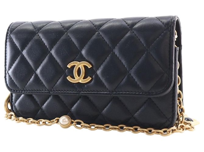 Borsa a tracolla Wallet On Chain Chanel CC in pelle d'agnello matelassé smaltata e perle, nera Nero - vista 10
