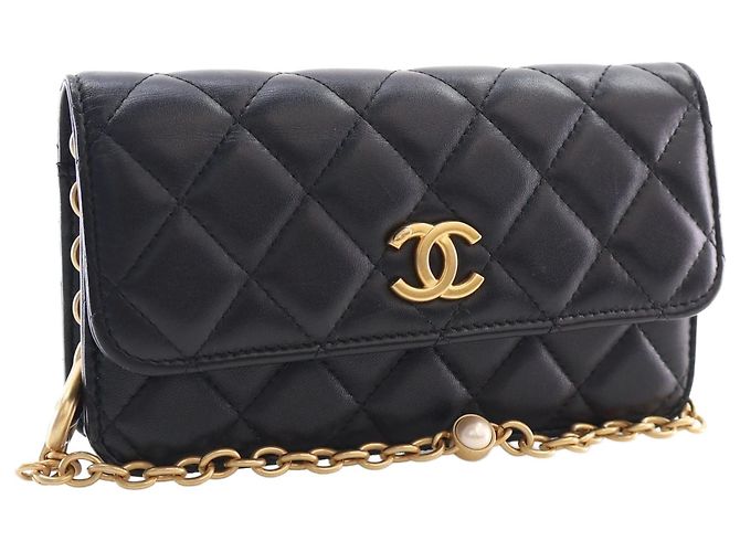 Borsa a tracolla Wallet On Chain Chanel CC in pelle d'agnello matelassé smaltata e perle, nera Nero - vista 11