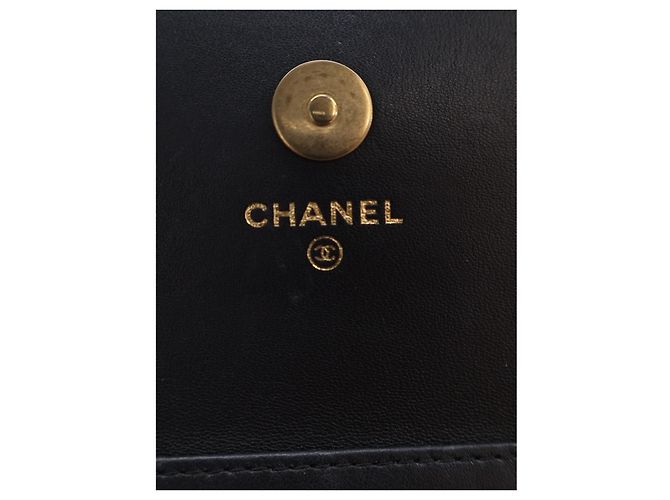 Borsa a tracolla Wallet On Chain Chanel CC in pelle d'agnello matelassé smaltata e perle, nera Nero - vista 5